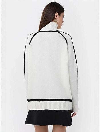 Maglione oversize in maglia con dettagli a contrasto