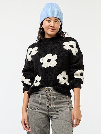 Maglione pesante con fiori ricamati