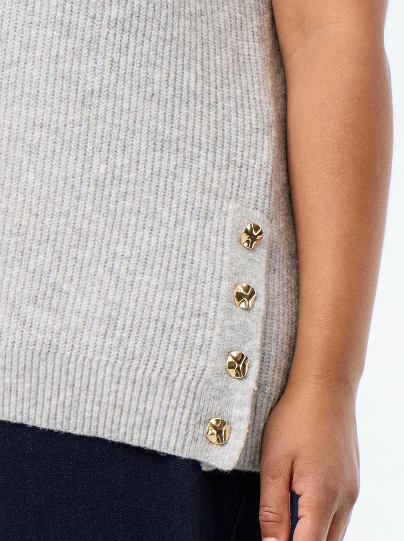 Maglione smanicato con gioielli fantasia dorati Grigio - Kiabi