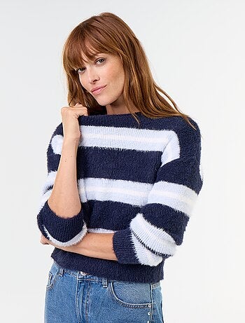 Maglione soffice a righe a girocollo
