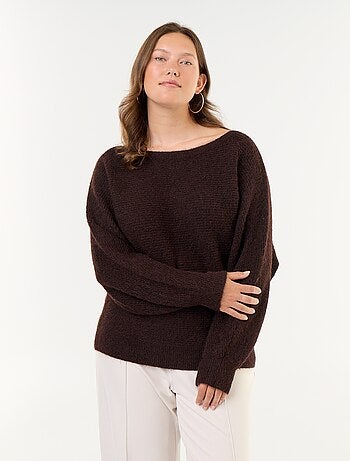 Maglione tinta unita con scollo a barca e giromanica scesi