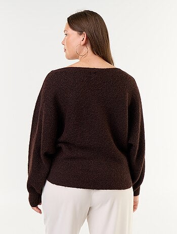 Maglione tinta unita con scollo a barca e giromanica scesi