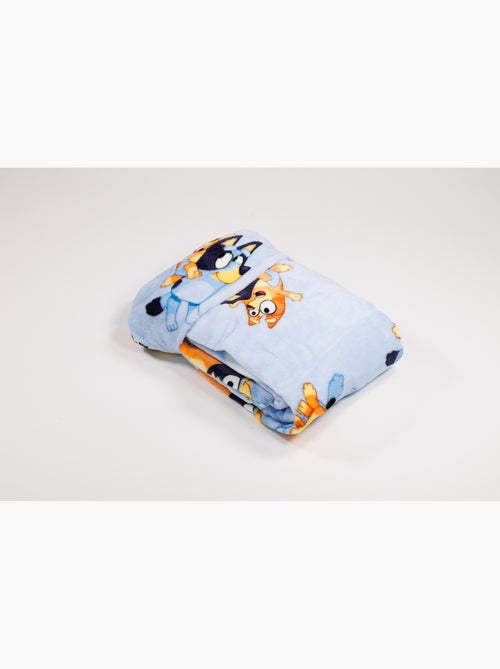 Manta con Capucha Franela Bluey & Bingo 120x150cm – All-Over – 100% Poliéster – Licencia Oficial - Kiabi Manta con Capucha Franela Bluey & Bingo 120x150cm – All-Over – 100% Poliéster – Licencia Oficial - Kiabi