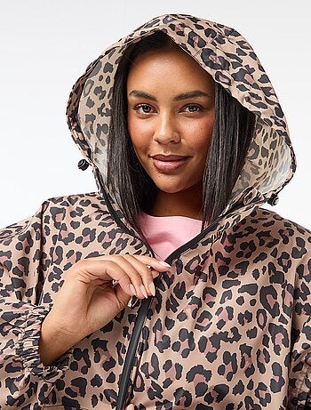 Mantella antipioggia idrorepellente con cappuccio