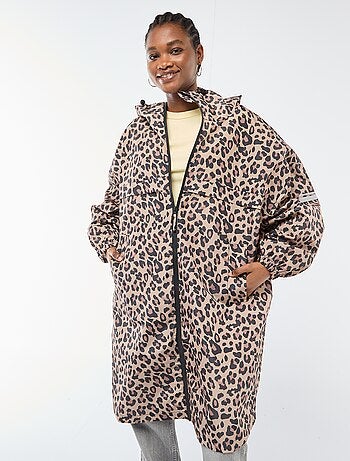 Mantella antipioggia idrorepellente con cappuccio e sistema di ripiegamento su sé stessa