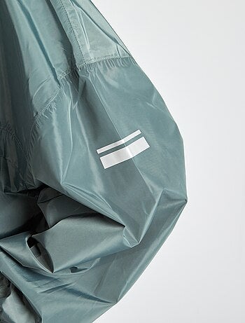 Mantella antipioggia