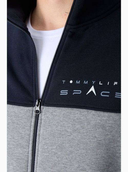 Men's set di felpa con zip e pantaloni color block tommy - Kiabi Men's set di felpa con zip e pantaloni color block tommy - Kiabi