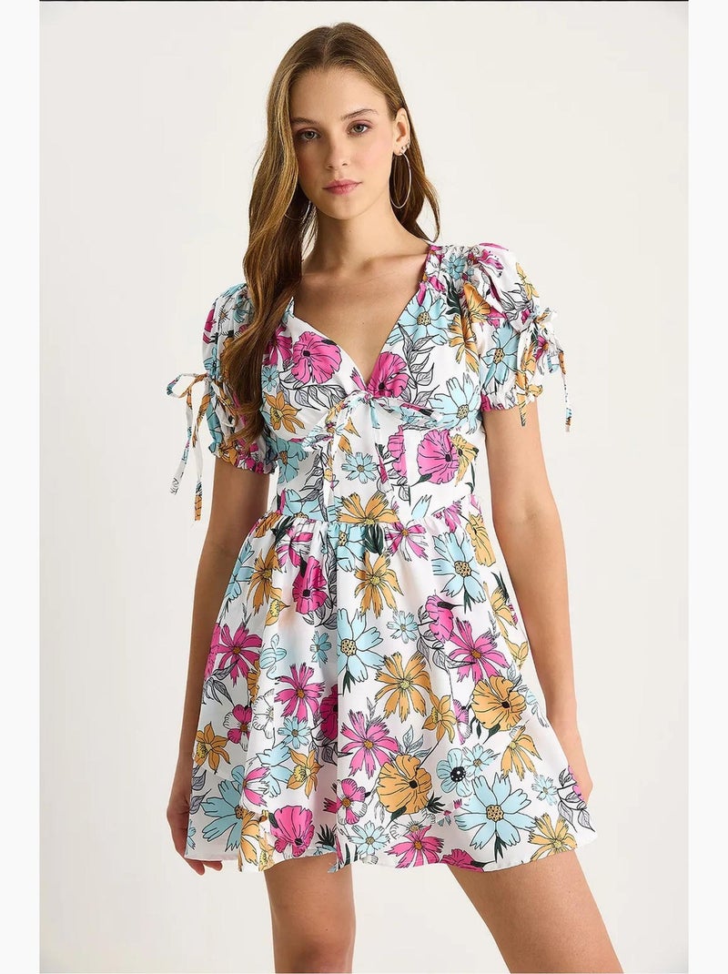 Mini abito floreale con cut-out e scollo a v lucci Rosa - Kiabi