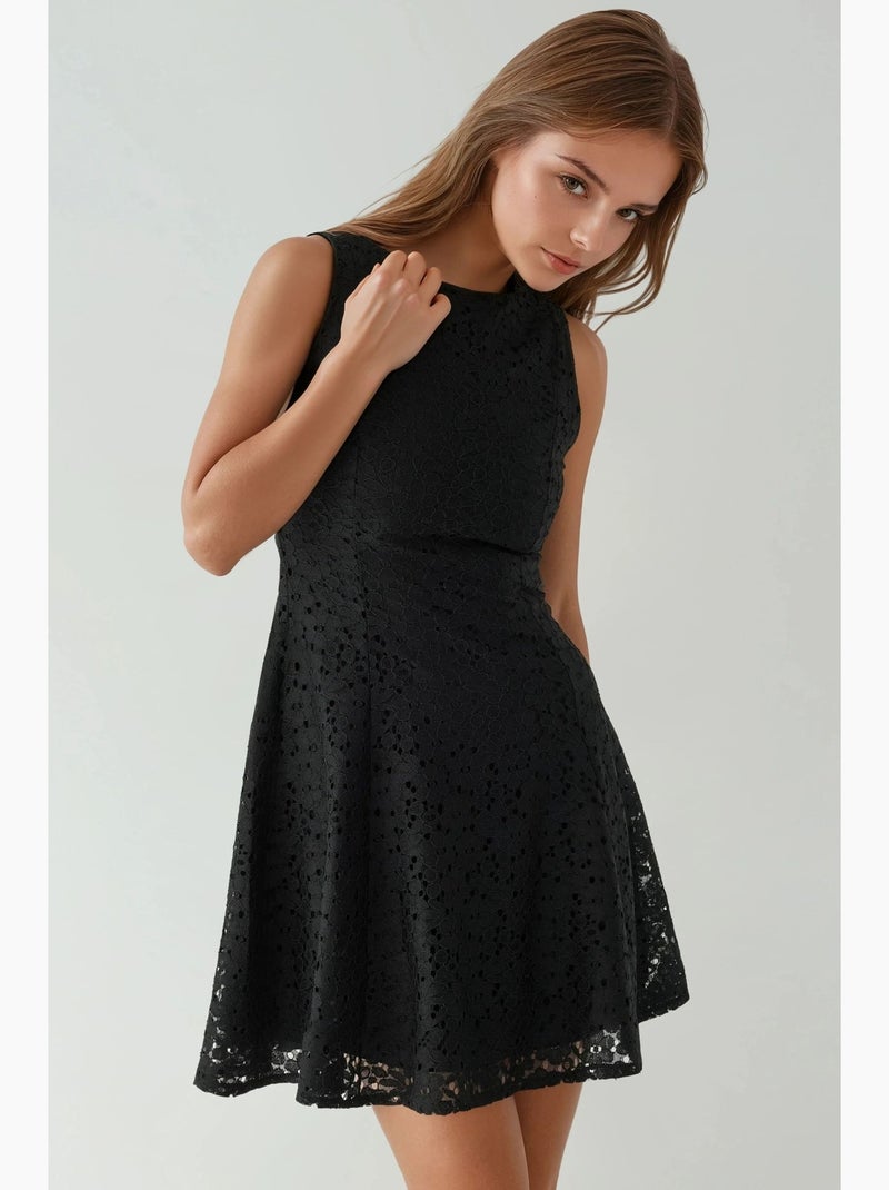 Mini abito in pizzo con scollo girocollo hiccup Nero - Kiabi