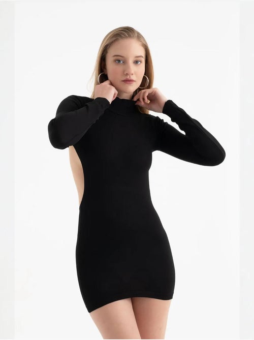 Miniabito a maniche lunghe con scollo a giro e schiena scoperta - Kiabi Miniabito a maniche lunghe con scollo a giro e schiena scoperta - Kiabi