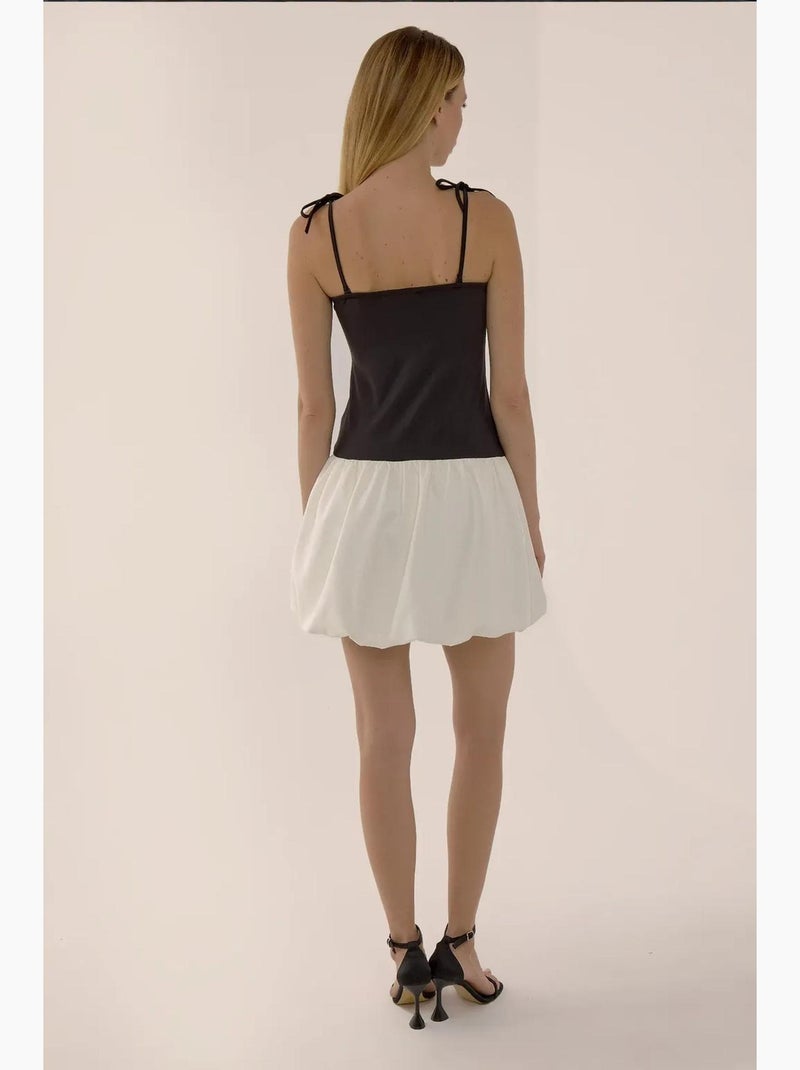 Miniabito slim fit con scollo quadrato e orlo a palloncino hiccup Nero - Kiabi