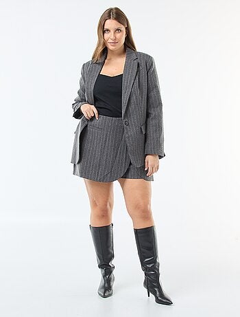 Minigonna pantaloncino a righe e strass all over