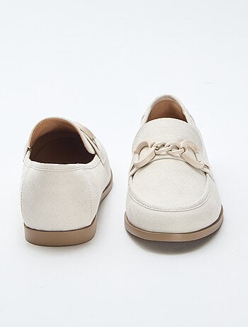 Mocassini tipo scamosciato con gioiello decorativo sulla parte superiore