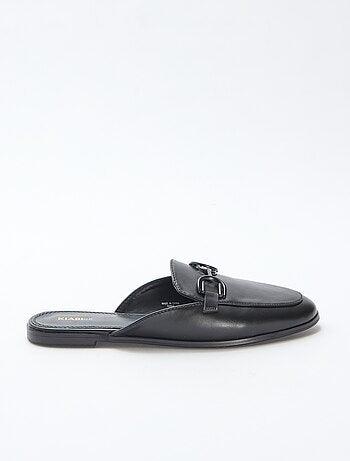 Mocassino con dettaglio catena