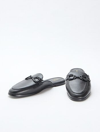 Mocassino con dettaglio catena