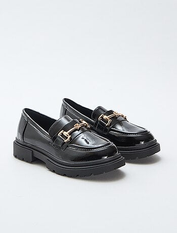 Mocassino verniciato con fibbia metallica