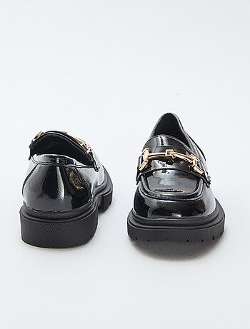 Mocassino verniciato con fibbia metallica
