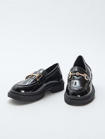 Mocassino verniciato con fibbia metallica