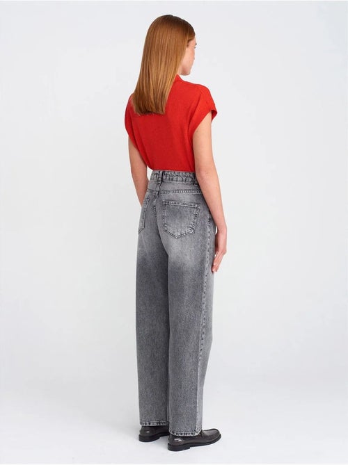 Mom jeans a vita alta a gamba dritta dilvin - Kiabi Mom jeans a vita alta a gamba dritta dilvin - Kiabi