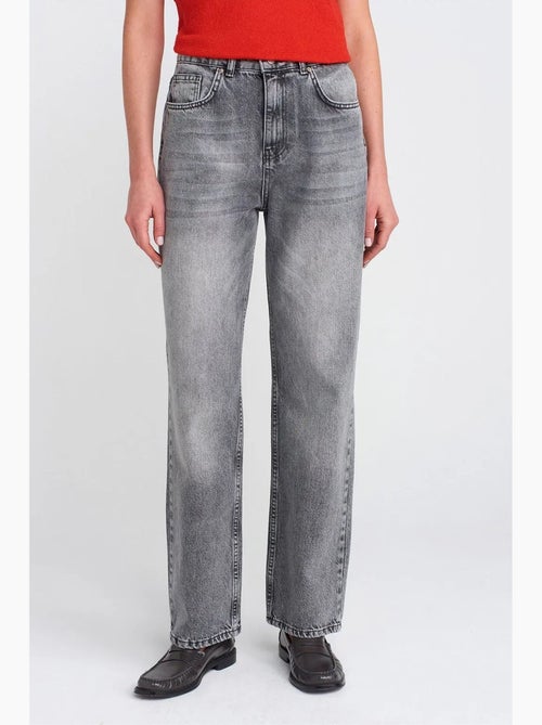 Mom jeans a vita alta a gamba dritta dilvin - Kiabi Mom jeans a vita alta a gamba dritta dilvin - Kiabi