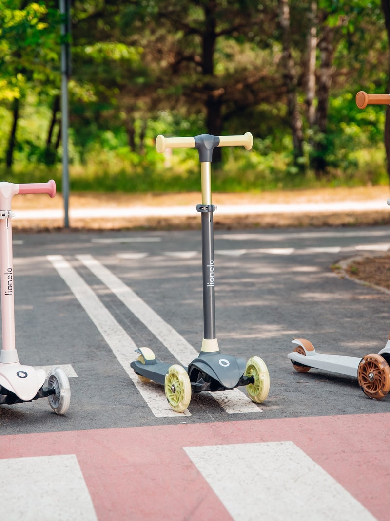 Monopattino per bambini LIONELO Jessy con casco - Ruote luminose - 3 ruote - Altezza regolabile Rosa - Kiabi