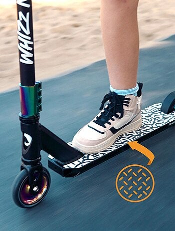Monopattino Stunt LIONELO Whizz - Capacità 100 kg - Manubrio largo - Cuscinetti ABEC-9 - Nero