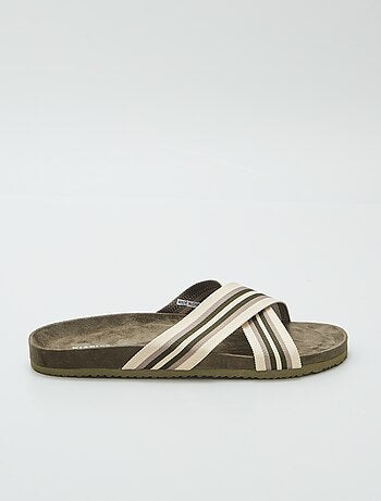 Mules con cinturini incrociati