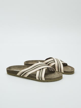 Mules con cinturini incrociati