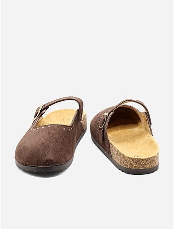 Mules con fibbia borchiata