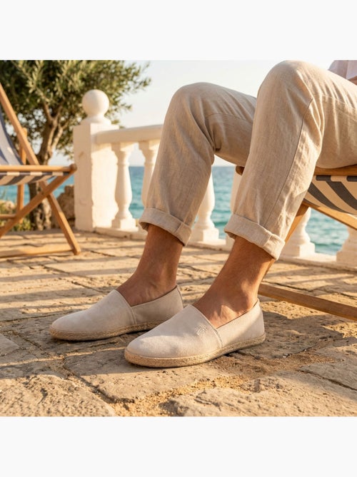 OZABI: eleganti espadrillas da uomo per l'estate, modello slip-on dallo stile chic e casual - Kiabi OZABI: eleganti espadrillas da uomo per l'estate, modello slip-on dallo stile chic e casual - Kiabi