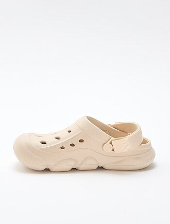 Paio di ciabatte da spiaggia chiuse