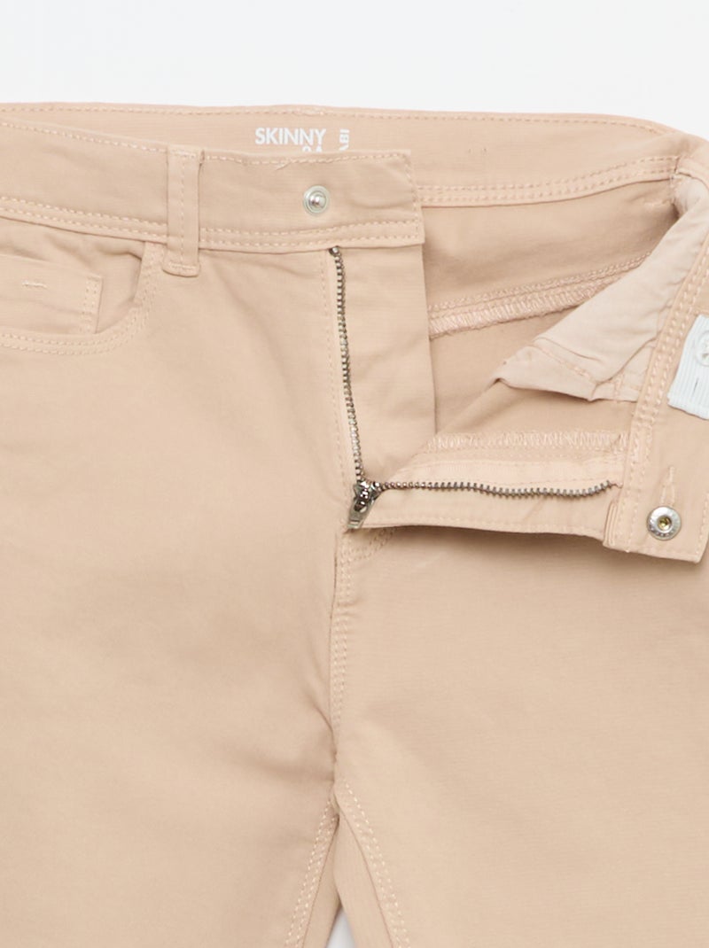 Pantacourt in denim con finiture a taglio vivo Beige - Kiabi