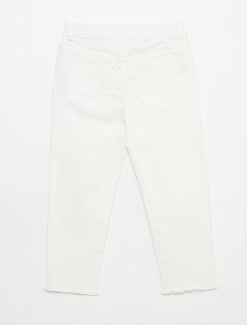 Pantacourt in denim con finiture a taglio vivo