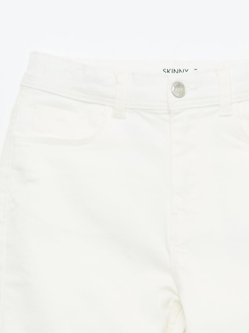 Pantacourt in denim con finiture a taglio vivo Bianco - Kiabi