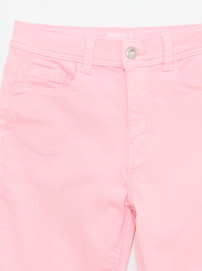 Pantacourt in denim con finiture a taglio vivo Rosa - Kiabi