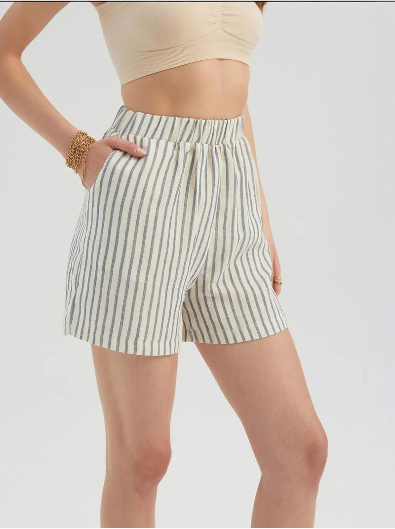 Pantaloncini a righe con vita alta elasticizzata Beige naturale - Kiabi