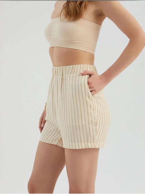 Pantaloncini a righe con vita alta elasticizzata - Kiabi Pantaloncini a righe con vita alta elasticizzata - Kiabi