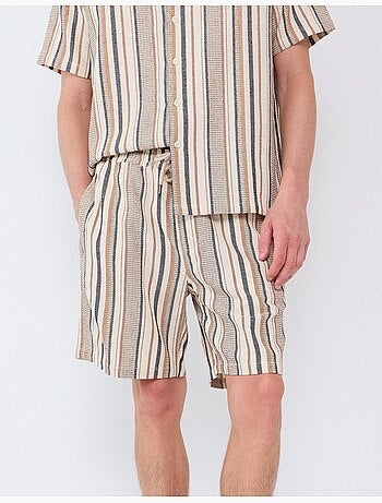Pantaloncini a righe, mo fashion