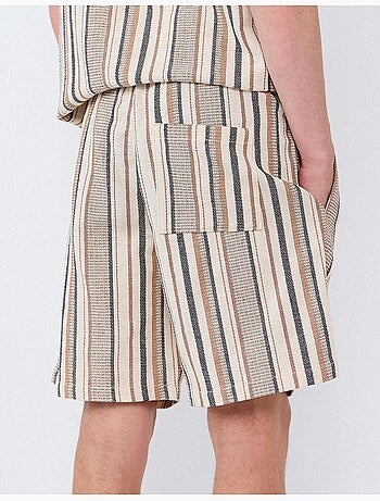 Pantaloncini a righe, mo fashion