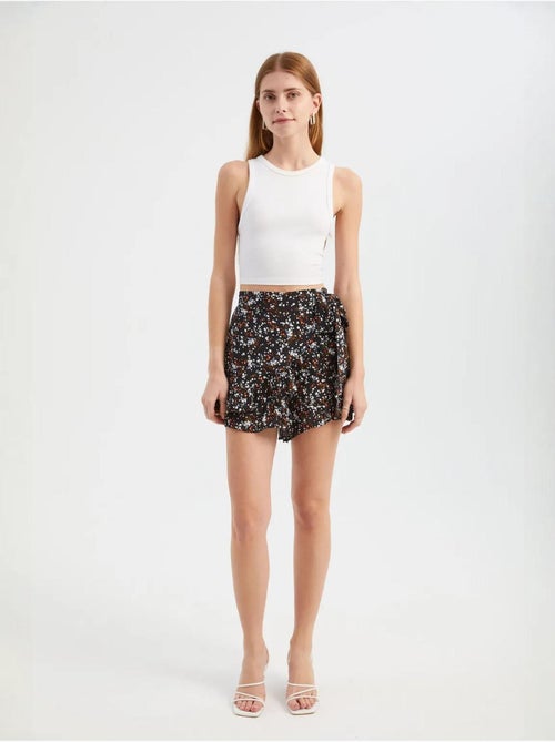 Pantaloncini a vita alta floreali con dettaglio cintura hiccup - Kiabi Pantaloncini a vita alta floreali con dettaglio cintura hiccup - Kiabi