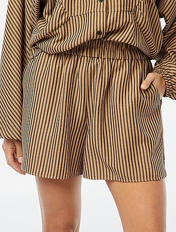 Pantaloncini corti a righe con tasche