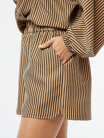 Pantaloncini corti a righe con tasche