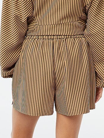 Pantaloncini corti a righe con tasche