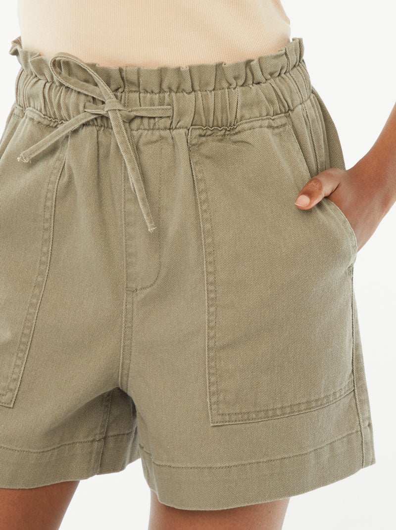 Pantaloncini corti in denim con grandi tasche applicate VERDE - Kiabi