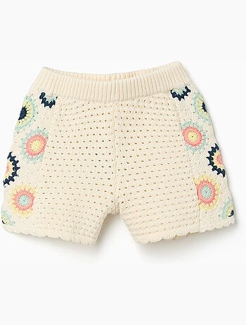 Pantaloncini in maglia di cotone con fiori all'uncinetto