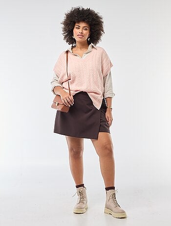 Pantaloncino gonna con pannello incrociato e bottone decorativo