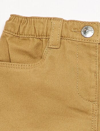 Pantalone a tinta unita con fondo a balze
