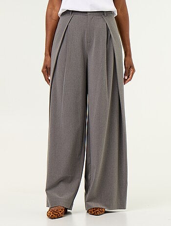 Pantalone ampio a vita alta con pinces