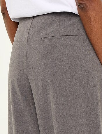 Pantalone ampio a vita alta con pinces