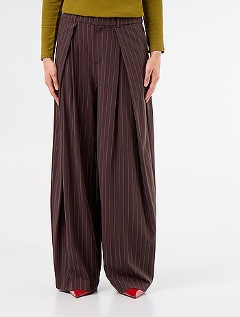 Pantalone ampio a vita alta con pinces